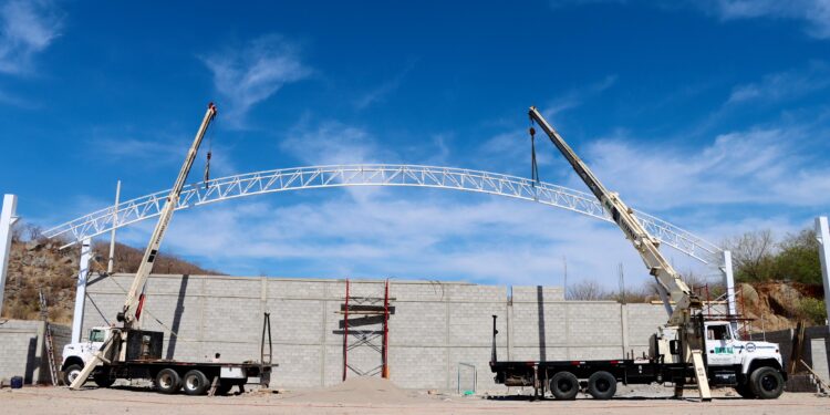 La Arena Badiraguato continúa sus trabajos de construcción generando cientos de empleos