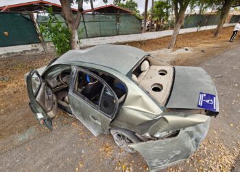 Adulta mayor resulta lesionadas en choque de alcance de dos automóviles