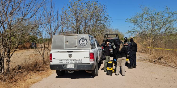 Hallan a dos hombres torturados y asesinados a balazos a un costado del río Tamazula