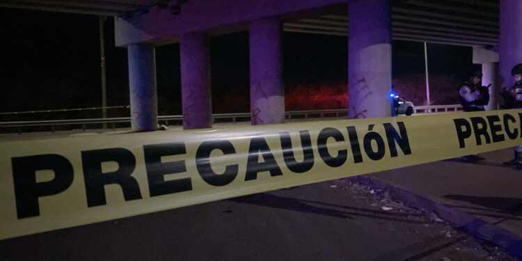 Hallan a un joven ejecutado a balazos bajo el puente en “La Costerita”