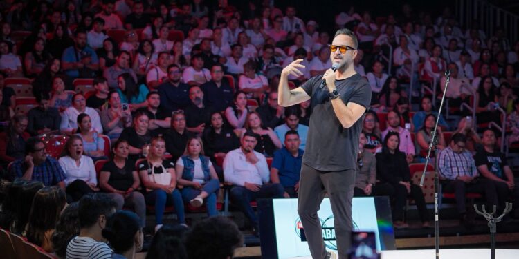 Escala MX llegará a Los Mochis y Mazatlán con la conferencia de Nacho Llantada, vocalista de Los Claxons