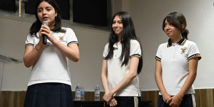 Bienestar Universitario y Preparatoria Zapata, presentan informe sobre proyecto de emprendimiento social