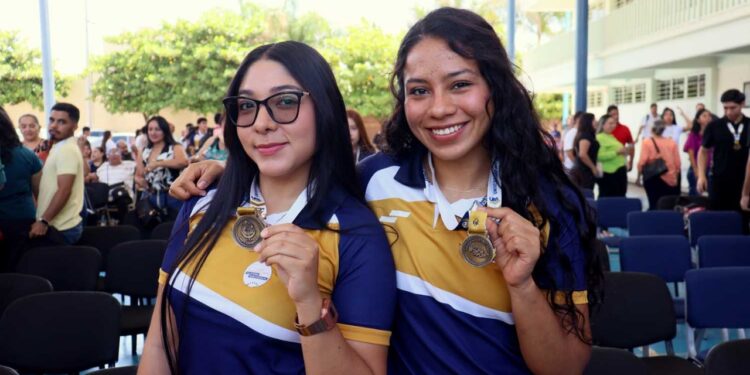 Un total de 118 estudiantes de la Facultad de Educación Física y Deporte, fueron reconocidos con la “Medalla al Mérito Académico 2025”