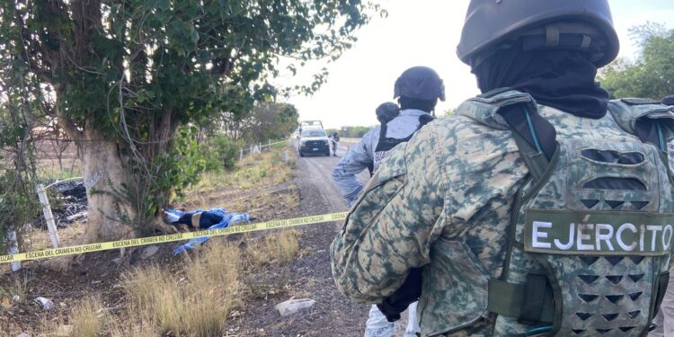 Localizan a dos hombres ejecutados a balazos en el ejido Balbuena, Navolato