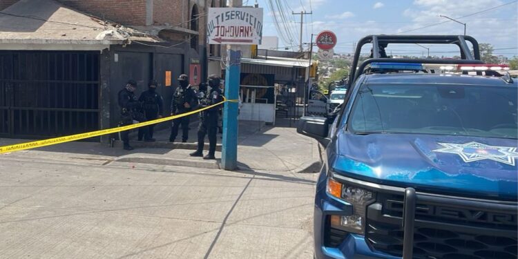 Grave un hombre atacado a balazos en la Felipe Ángeles