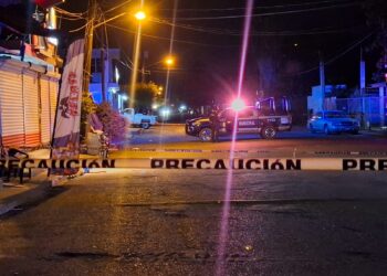 Atentado en un expendio y jugada deja un muerto y dos heridos a balazos en Navolato