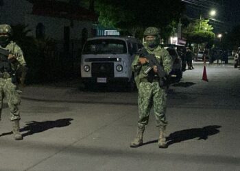 Asesinan a balazos a un hombre envuelto en plásticos transparentes en la Amado Nervo