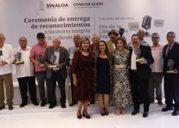 Gobierno del Estado Reconoce a 12 locutores insignia de la radiodifusión sinaloense