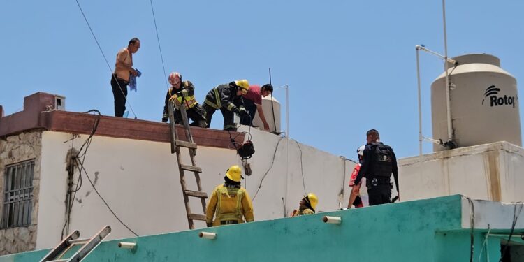 Trabajador de la construcción sufre quemaduras graves al tocar cables de alta tensión en Culiacancito