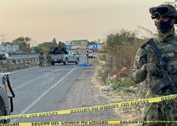 Asesinan a balazos a un desconocido sobre la carretera Culiacán-Eldorado
