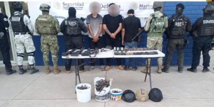 Tres civiles, armas, granadas y vehículos blindados, lo asegurado por Grupo Interinstitucional en Navolato