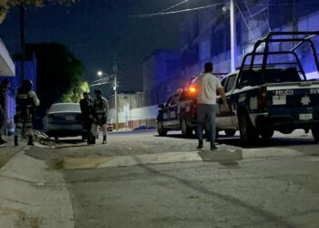 Asesinan a balazos a dos jóvenes frente a la Secundaria Técnica número 85 en Barrancos