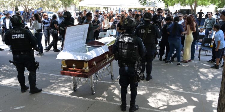 Rinden homenaje postumo al Policía Estatal Rafael Valenzuela Villlela