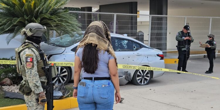 Atacan a balazos a padre e hijo en la calzada Heroico Colegio Militar