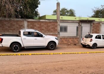 Trasladan los cuerpos de dos familiares asesinados a balazos en la sierra de Tepuche
