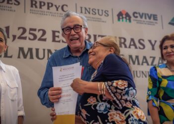 Somos el primer estado en entregar escrituras y títulos de propiedad de manera masiva, asegura el gobernador Rocha