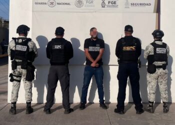 Tras reporte al 9-1-1 y agresión, detiene a civil con arma larga y aseguran vehículos robados en Culiacán