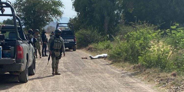 Localizan a un hombre asesinado, torturado y “emplayado” en Mocorito