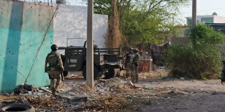 Ejecutan a balazos a un hombre en una choza del Mercado de Abastos
