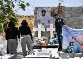 Al interior de una tumba encuentran un cuerpo calcinado en el panteón Sedano