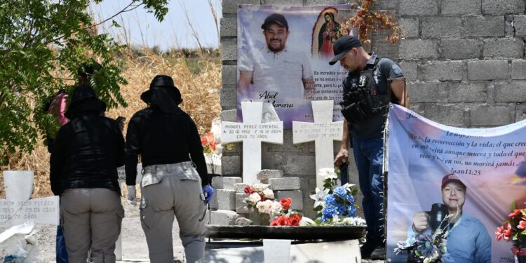 Al interior de una tumba encuentran un cuerpo calcinado en el panteón Sedano