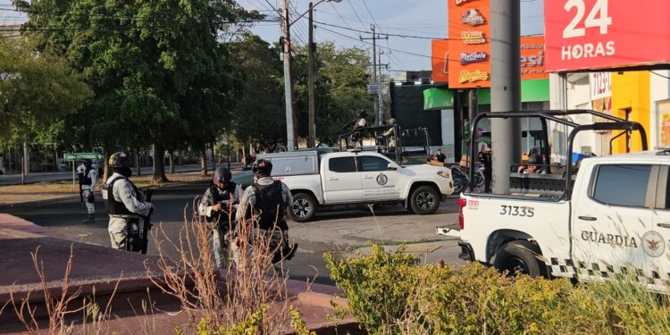 Asesinan con ráfagas de AK-47 “Cuernos de Chivo” a limpia vidrios en el Malecón Viejo