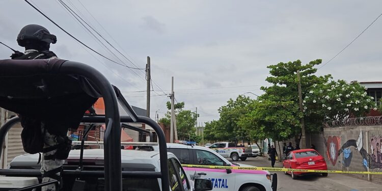 Ejecutan a balazos a un mujer frente a una escuela en Villa Bonita