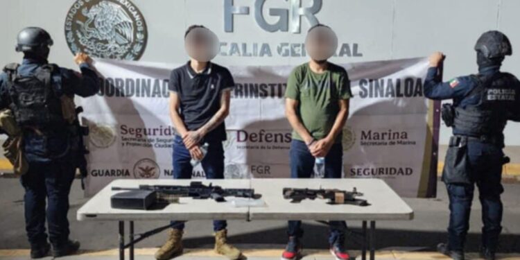 Dos jóvenes con armamento, fueron asegurados por el Grupo Interinstitucional en Navolato