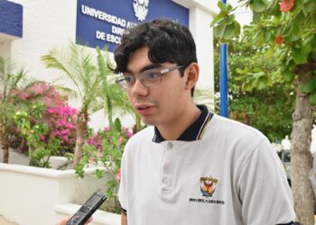 Eric Alejandro Muñoz Martínez, estudiante del tercer grado de la Preparatoria de la UAS, rumbo al nacional Astronomía