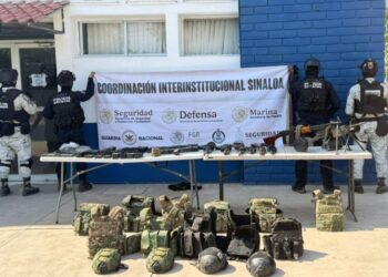 Tras agresión en Culiacán, Grupo Interinstitucional rescata a 3 personas y asegura a 2 civiles, armamento, artefactos explosivos, vehículos y equipo táctico