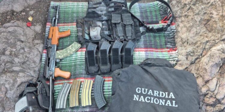 Aseguran arma, municiones y equipo táctico en Badiraguato