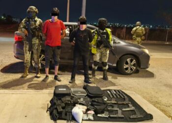 Grupo Interinstitucional detiene a 2 personas con armas, droga y vehículo robado