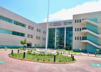 Secretaría de Salud beneficia a 253 trabajadores de alto riesgo