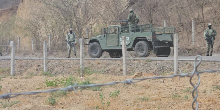 Hallan a presunto gatillero asesinado a balazos en Tepuche