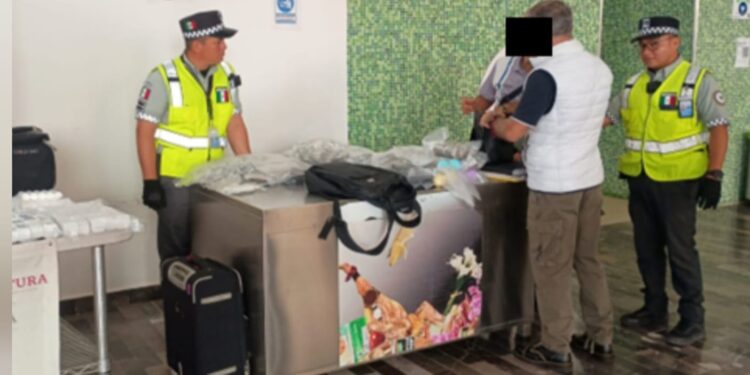 En el aeropuerto de Ahome, detienen a un hombre y le asegura presunta marihuana
