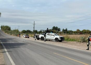 Abandonan el cuerpo sin vida de un hombre con un mensaje escrito en un cartón en Balbuena, Navolato