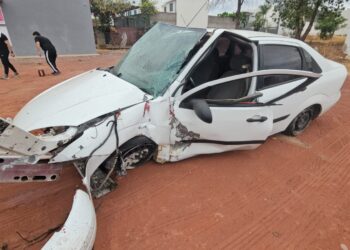 Aparatoso accidente de tránsito dejó sólo daños materiales en un automóvil