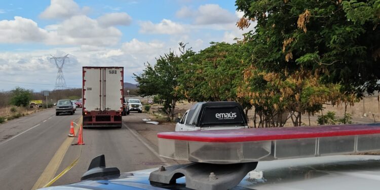 Fallece un joven atropellado por un trailer en la carretera internacional México 15