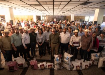 Con una inversión de 35 mdp, gobernador Rocha entrega semilla a productores de temporal y ganaderos