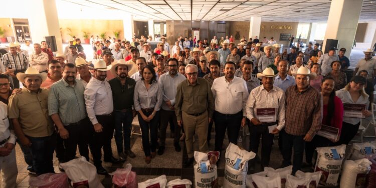Con una inversión de 35 mdp, gobernador Rocha entrega semilla a productores de temporal y ganaderos