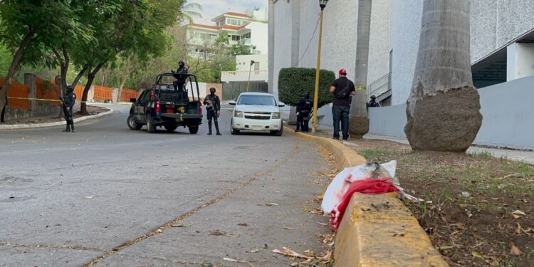 Balacera en Galerías de San Miguel deja un muerto y un herido