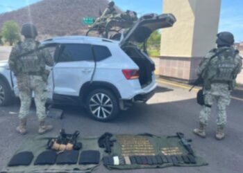 Aseguran un vehículo, armamento y equipo táctico en Culiacán
