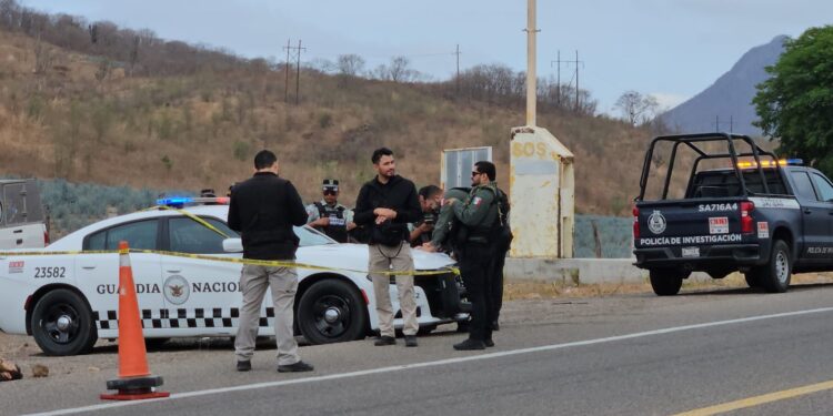 Hallan un joven asesinado en la carretera internacional México 15, entre La Campana y El Limón de Los Ramos