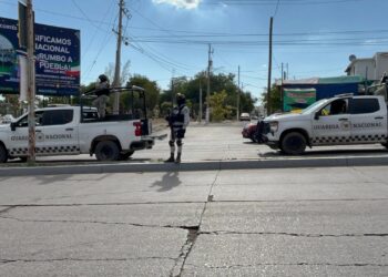 Enfrentamiento entre grupos antagónicos en el Malecón Nuevo deja un vehículo asegurado