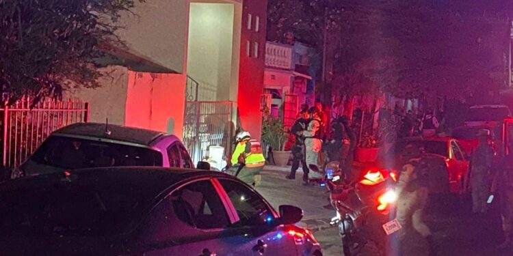 Atacan a balazos a un hombre frente a su casa en la colonia Salvador Alvarado