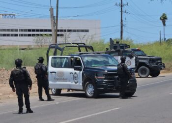 Detienen a presunto integrante del crimen organizado; le aseguran un vehículo y armas