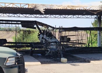 Grupo armado ataca a balazos el aeródromo “La Luna” y quema una avioneta