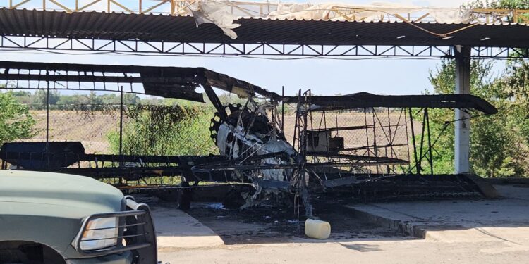 Grupo armado ataca a balazos el aeródromo “La Luna” y quema una avioneta