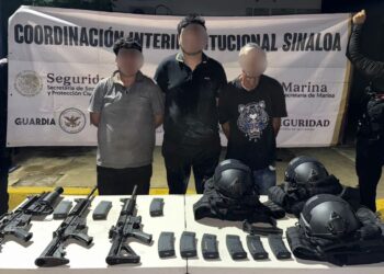 Grupo interinstitucional rescata a persona privada de la libertad, detiene a tres civiles y asegura armamento en Culiacán