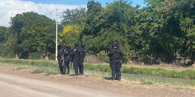 Hallan sin vida a un hombre en avanzado estado de descomposición en un dren de Villa Juárez